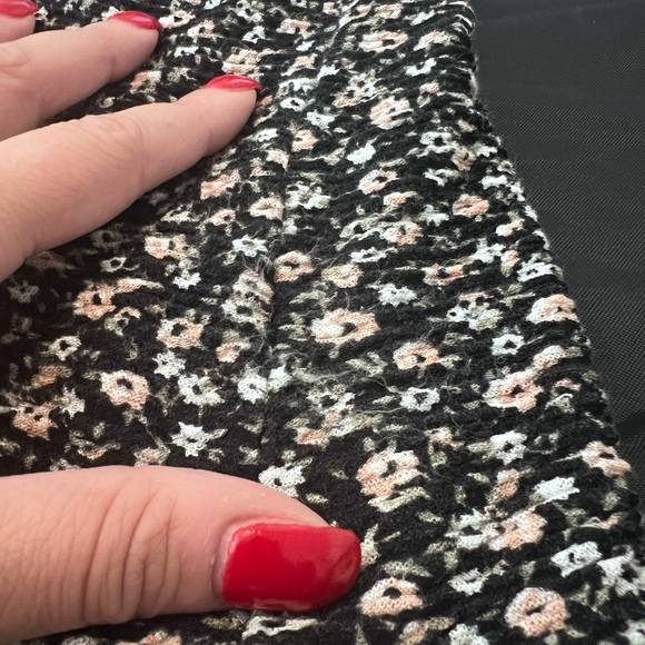 Hollister Black and White Floral Long Sleeve Top - Picture 10 of 11